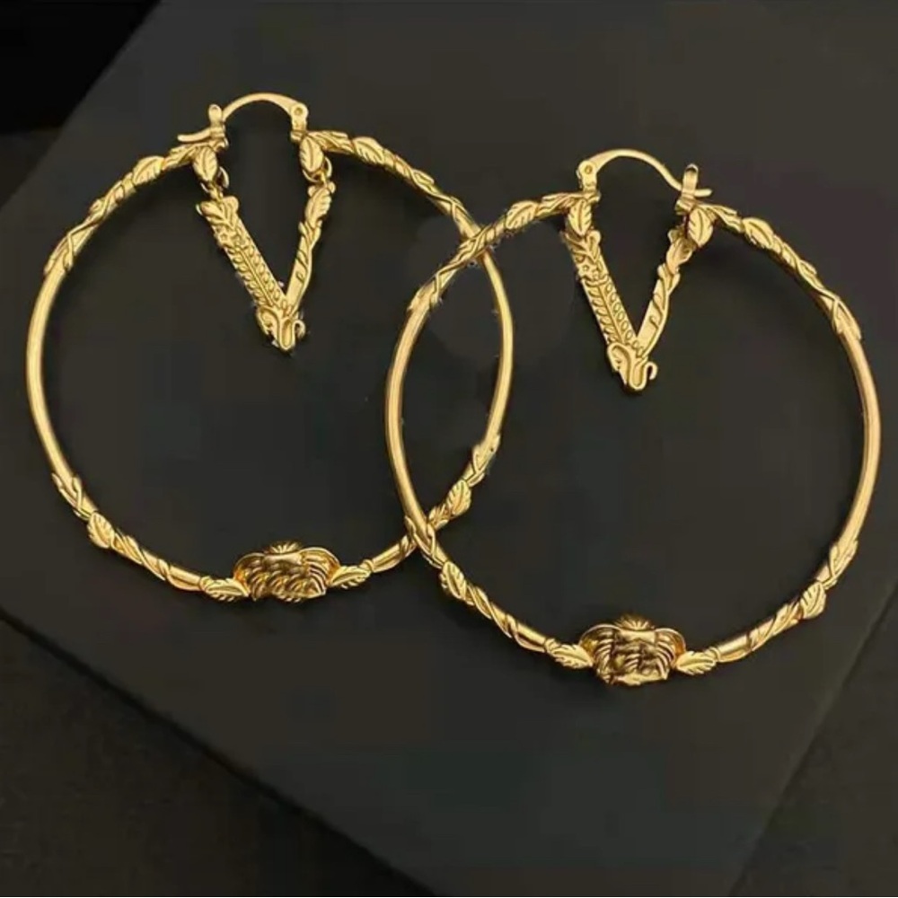 Elegant Gold Women's Earrings